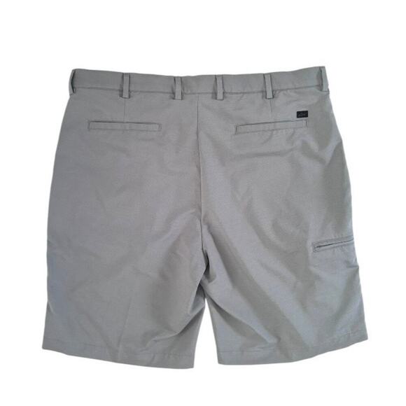 Greg Norman Flat Front Tech Gray Golf Shorts — Size 40 - Picture 3 of 4